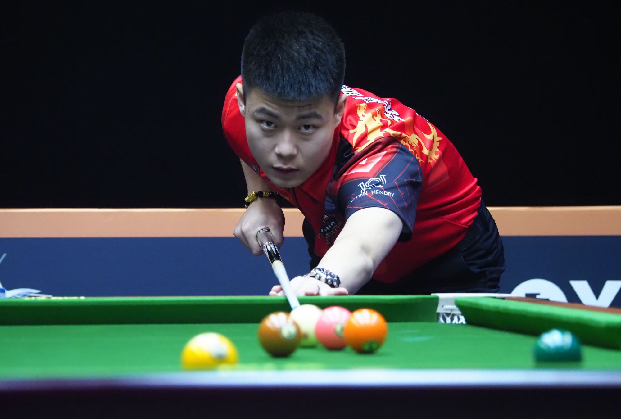 凑且充满悬 凑且充满悬